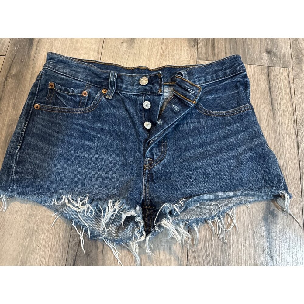 Levis Womens 501 Distressed Denim High-Waisted Shorts With Frayed Hem & Button F